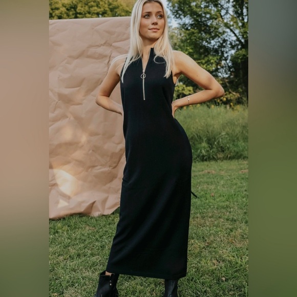 Show Me Your MuMu Black Sweater with Gold Zipper - Picture 1 of 4